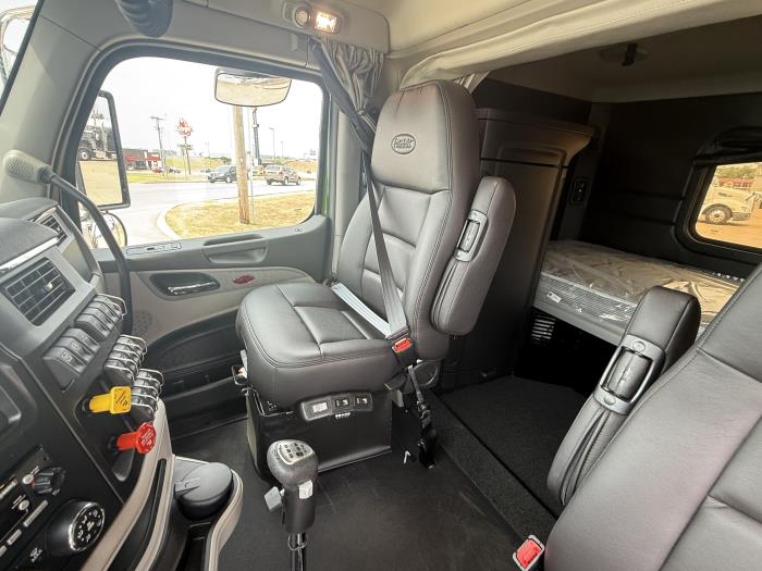2027 Peterbilt 589-27