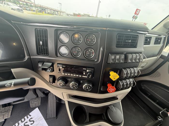 2027 Peterbilt 589-33