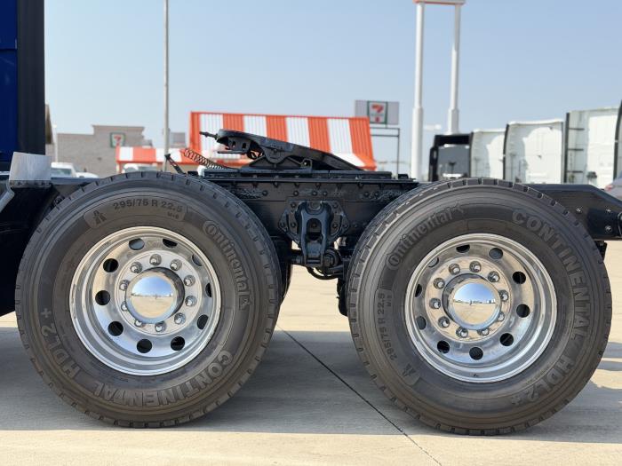 2023 Kenworth T680-27