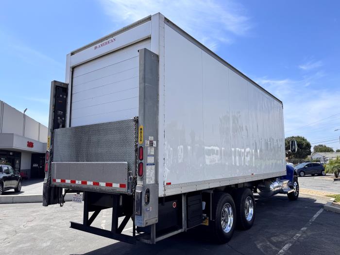 2018 Peterbilt 348-4