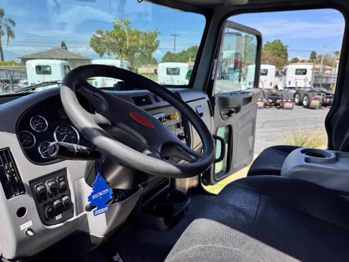 2018 Peterbilt 348-11