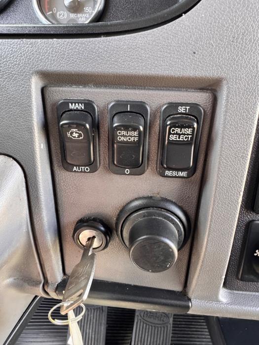 2018 Peterbilt 348-14