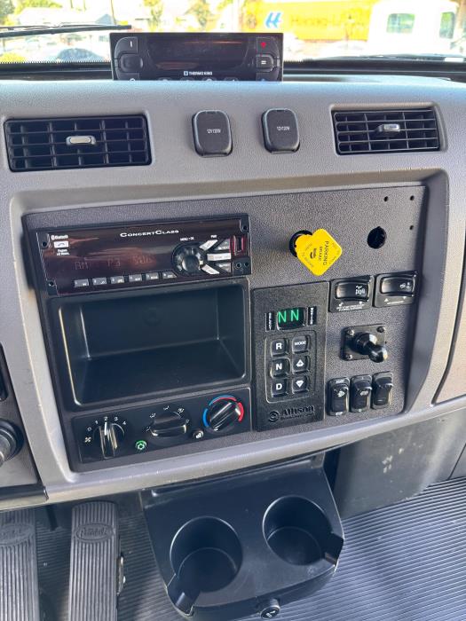 2018 Peterbilt 348-15