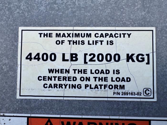 2018 Peterbilt 348-24