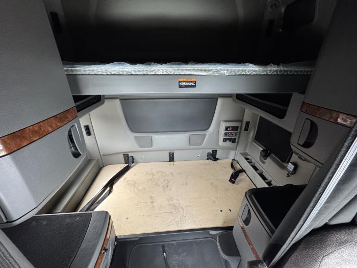 2022 International LT625-6