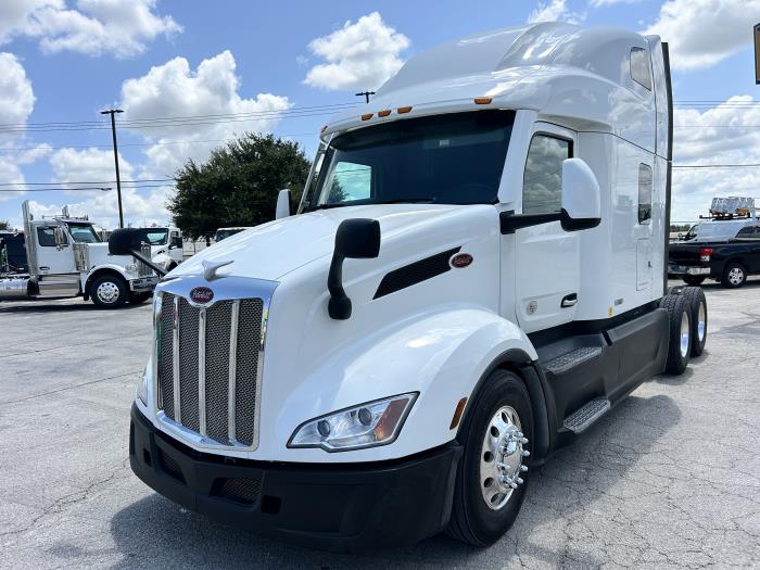 2022 Peterbilt 579-0