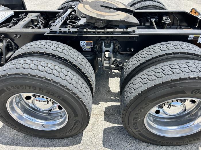 2022 Peterbilt 579-6