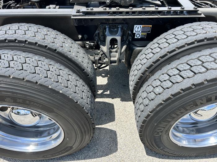 2022 Peterbilt 579-9