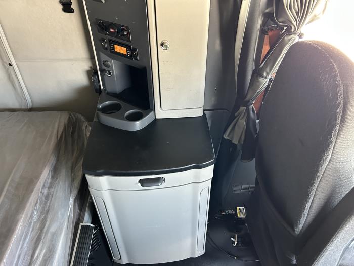 2022 Peterbilt 579-33