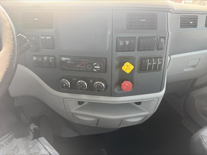 2021 Peterbilt 579-8