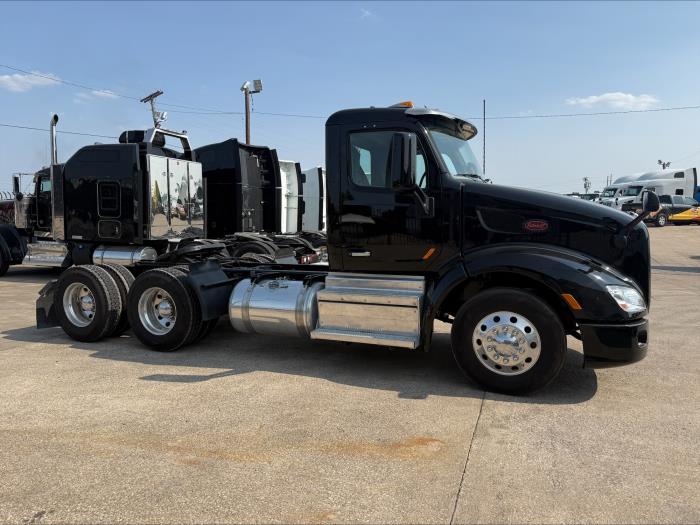 2021 Peterbilt 579-4