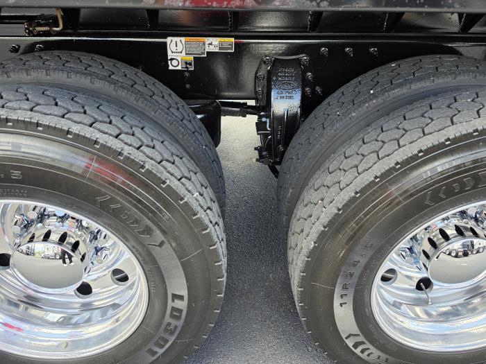 2025 Peterbilt 589-8