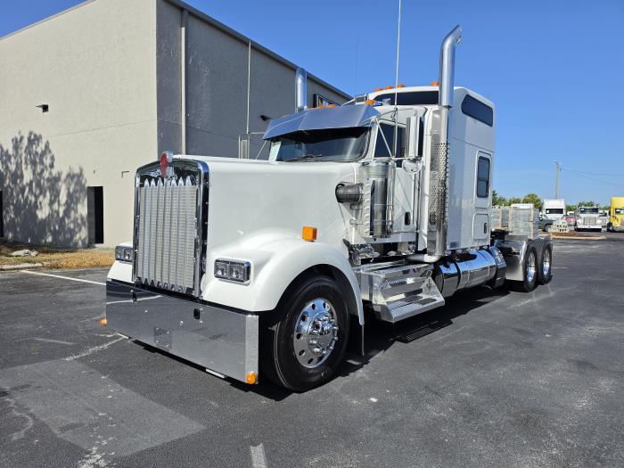 2023 Kenworth W900 — photo 2