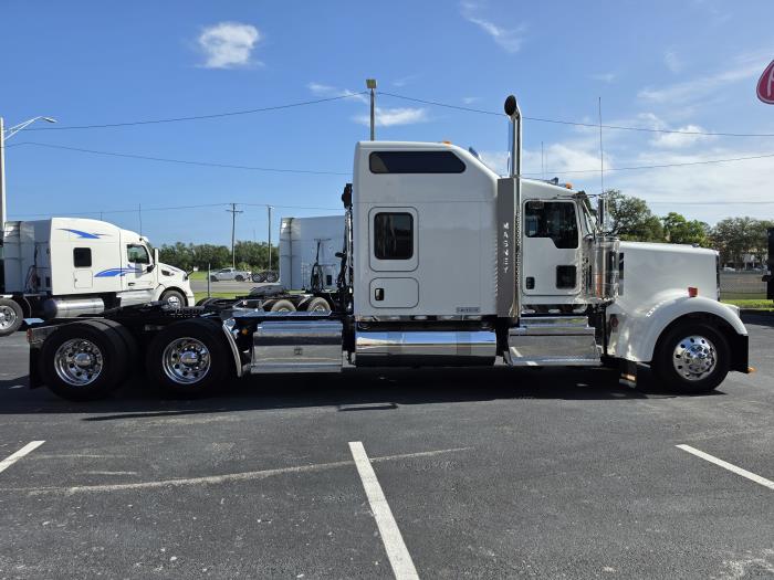 2023 Kenworth W900 — photo 5