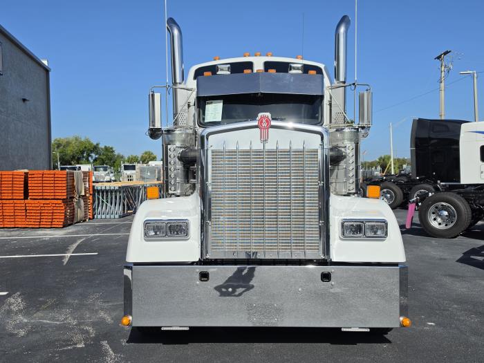 2023 Kenworth W900 — photo 3