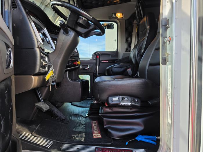 2023 Kenworth W900L-21