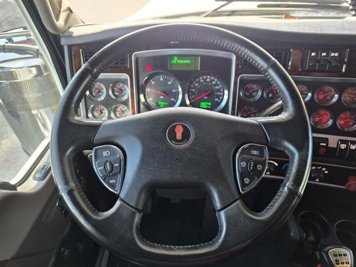 2023 Kenworth W900L-25