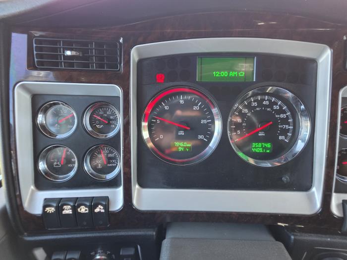 2023 Kenworth W900L-27