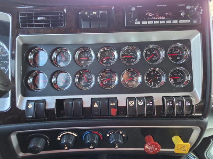 2023 Kenworth W900L-28