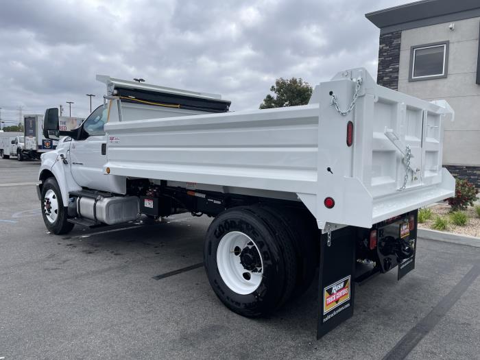 2027 Ford F-750-2