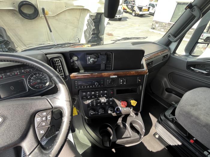 2022 International LT625-13