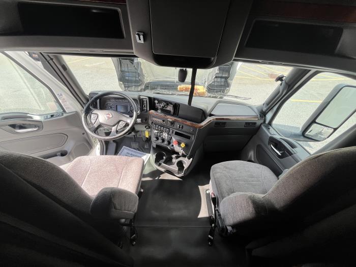 2022 International LT625-18