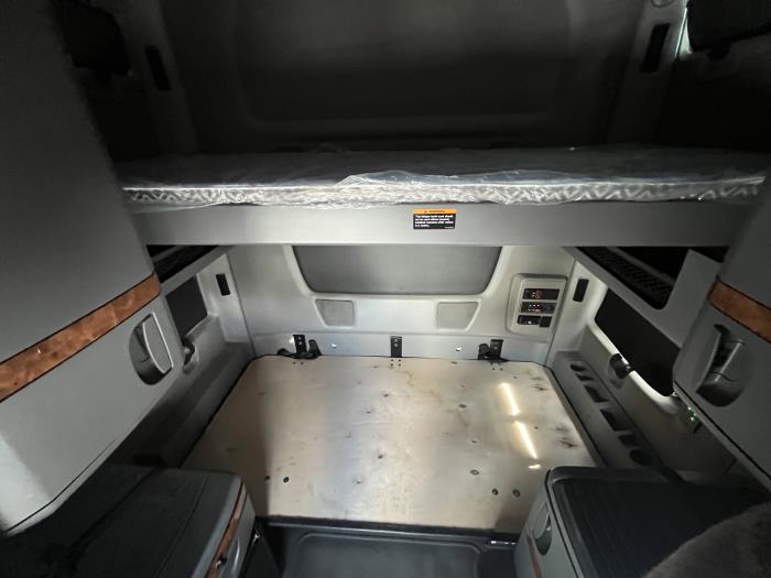 2022 International LT625-15