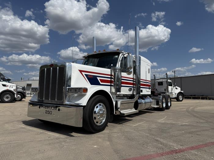 2027 Peterbilt 589-2