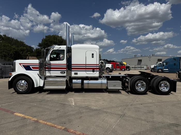 2027 Peterbilt 589-4