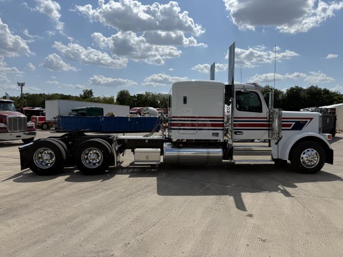 2027 Peterbilt 589-9