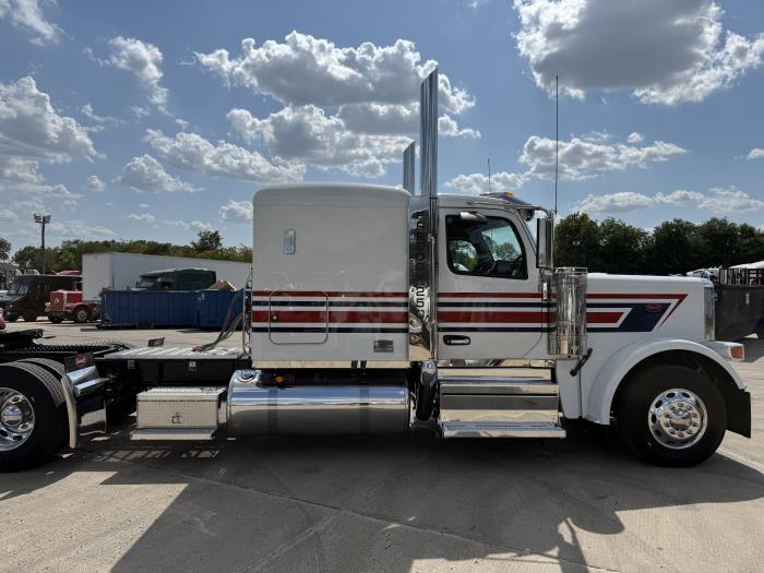 2027 Peterbilt 589-10