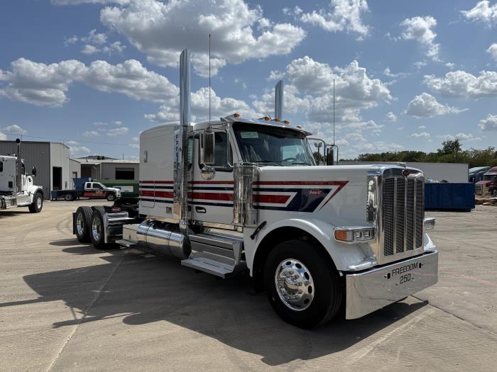 2027 Peterbilt 589-11