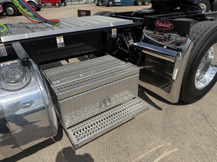 2027 Peterbilt 589-19