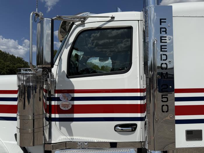 2027 Peterbilt 589-24