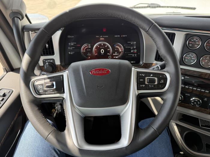 2027 Peterbilt 589-32