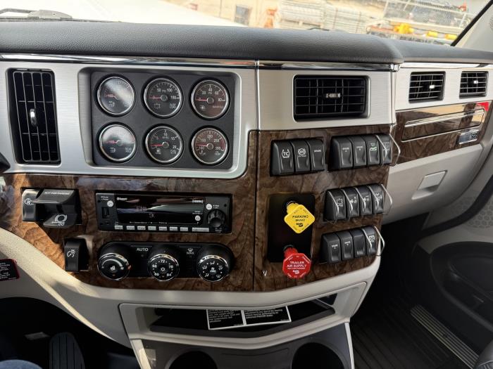 2027 Peterbilt 589-36
