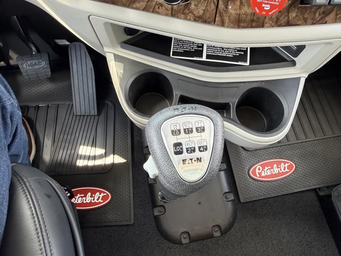 2027 Peterbilt 589-39