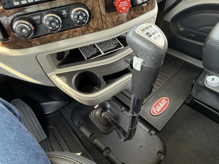 2027 Peterbilt 589-40