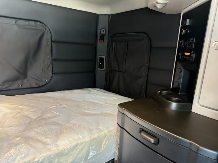 2027 Peterbilt 589-47