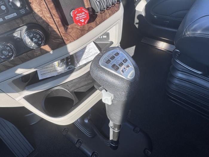 2027 Peterbilt 589-18