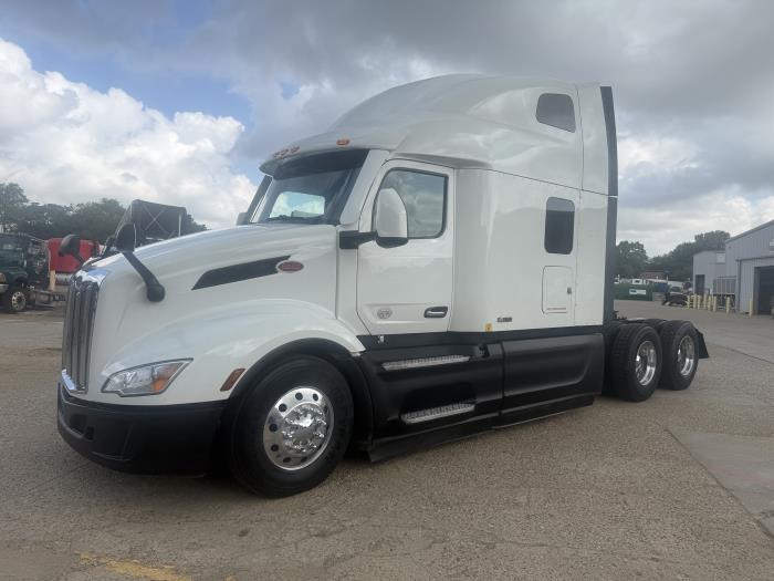 2022 Peterbilt 579-0