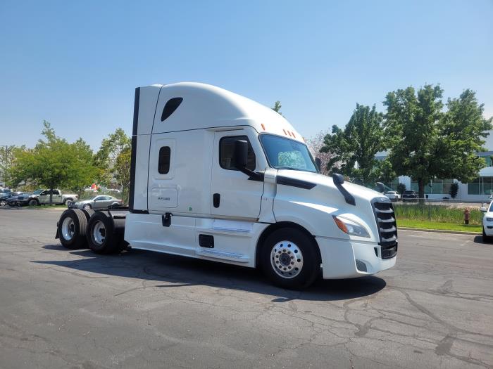 2023 Freightliner Cascadia-2