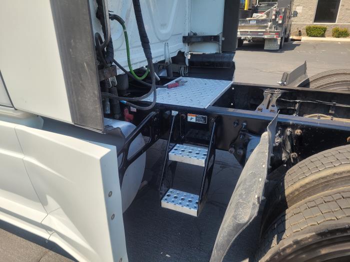 2023 Freightliner Cascadia-5