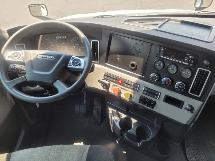 2023 Freightliner Cascadia-12