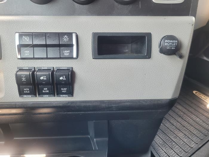 2023 Freightliner Cascadia-18