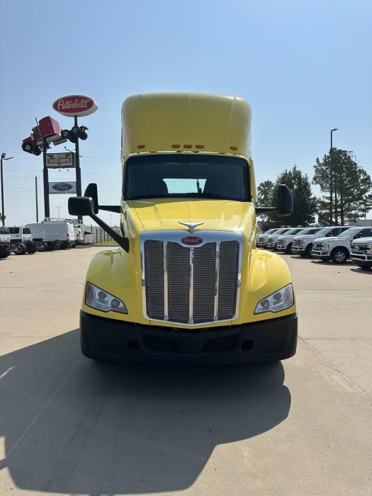 2023 Peterbilt 579-2