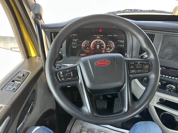 2023 Peterbilt 579-6