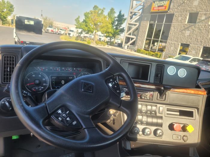 2021 International LT625-12