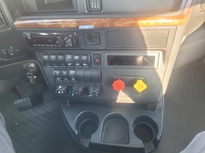 2021 International LT625-17