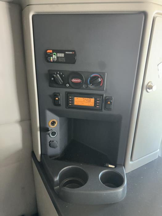 2022 Peterbilt 579-17
